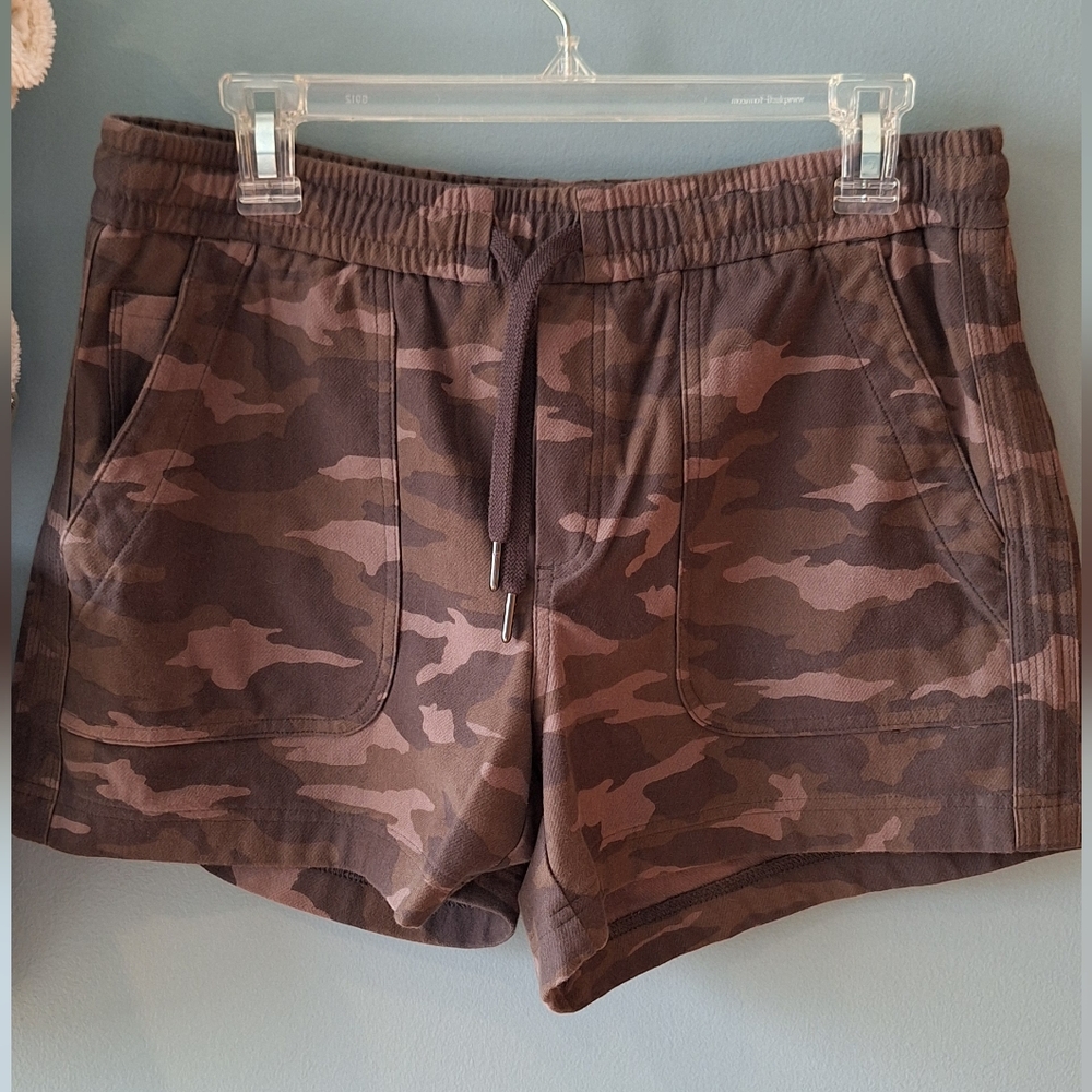 Athleta Camo Farallon Shorts Size 10